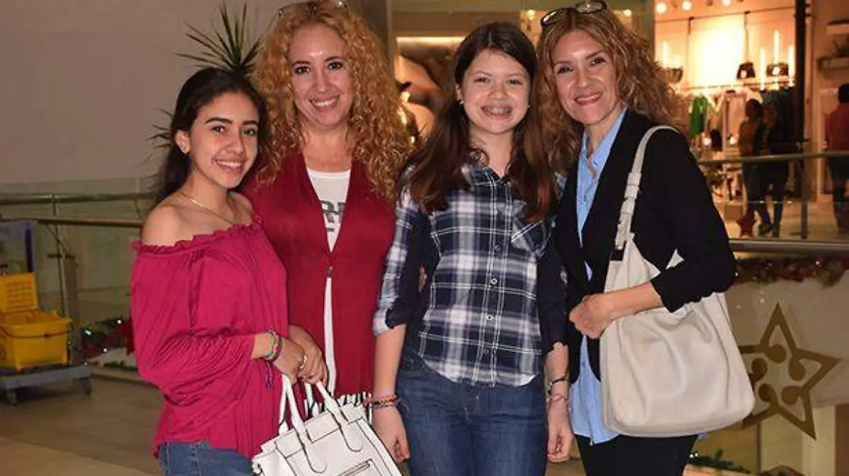 IMELDA Y AMY KOCH, IDALIA MARTINEZ Y ANETH CASTRO (3)